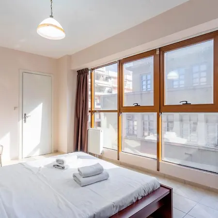 Apartment 2 Bedroom Renovated With A View *
