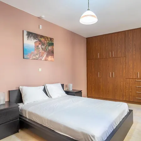 2 Bedroom Renovated With A View *