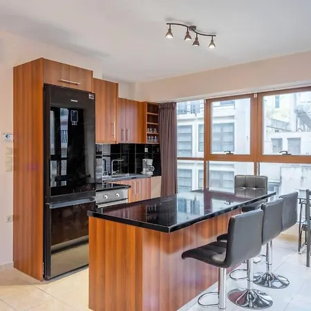 2 Bedroom Renovated With A View Apartment